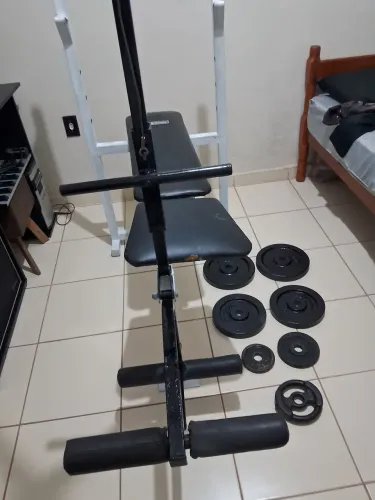 Mesa de exercícios , com 32 kilos de pesos , sem as barras ! A vista no pix !