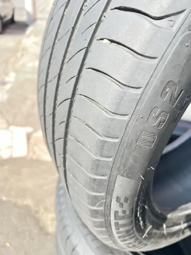 Pneu 225 50R 18 semi novos 4 unidades.