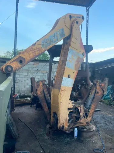 Vendo peças ou troco retro escavadeira 580n, várias peças disponíveis
