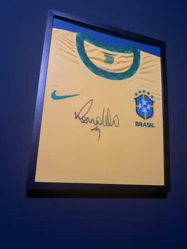 Camiseta autografada Ronaldo Fenômeno R10 Seleção Brasileira