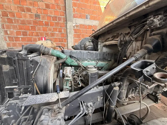 Volvo FH/NH D12 6x2 Sucata baixada para retira peças