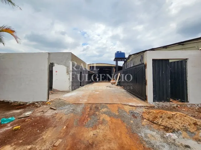 Barracão comercial próximo a Tiradentes