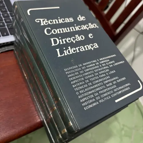 LIVROS TÉCNICAS DE COMUNICAÇÃO, DIREÇÃO E LIDERANÇA 1,2,3,4 e 5 DO ANO 1980 (USADOS)