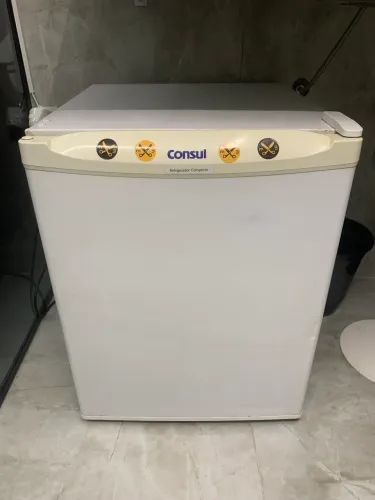 Geladeira tipo frigobar 