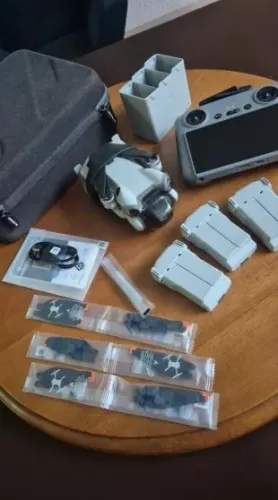 Drone dji mini 4 pro controle com tela e mais bateria com carregador