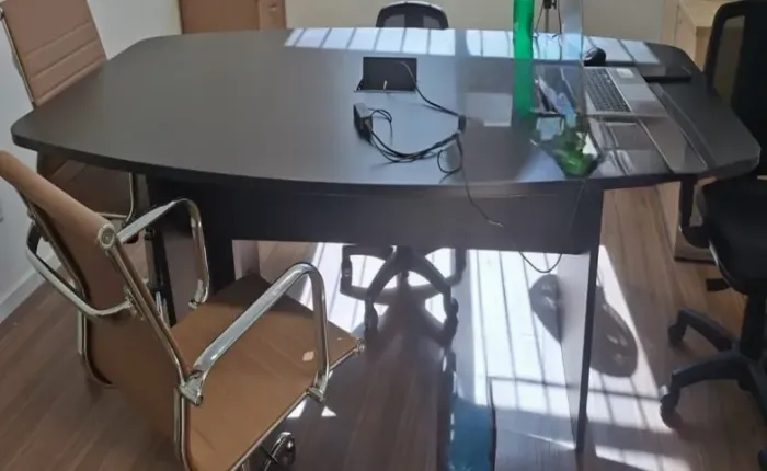 Mesa de Reunião Corporativa 6 pessoas 2,20m x 1,20m - 0,75