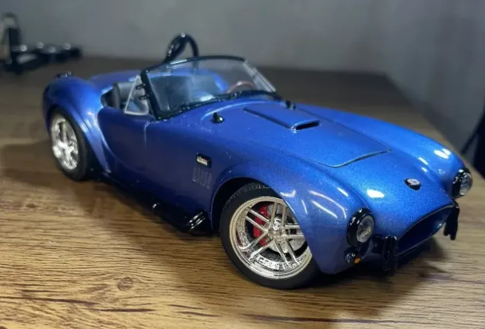 Shelby Cobra 428S escala 1:18