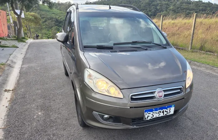Fiat Idea Attractive 1.4 Fire Flex 8V 5P 2014