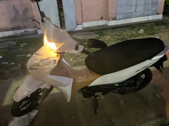 Ray 50 cilindrada moto de garagem muito conservada.