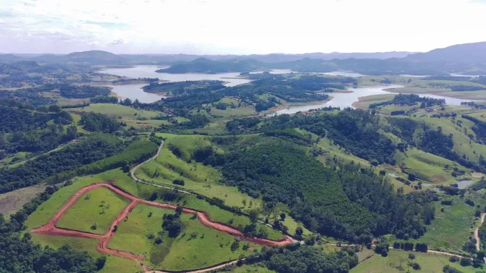 terreno 1000 m2 em condomínio em Piracaia SP