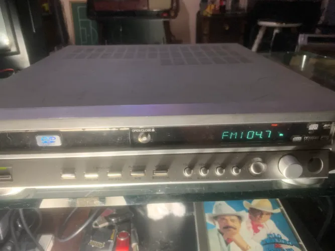 receptor de áudio e vídeo (A/V) ou um DVD c/ defeito