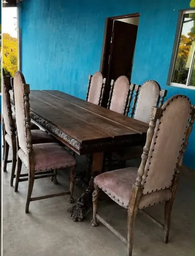 Mesa de Jantar Rústica em Madeira Maciça com 8 Cadeiras