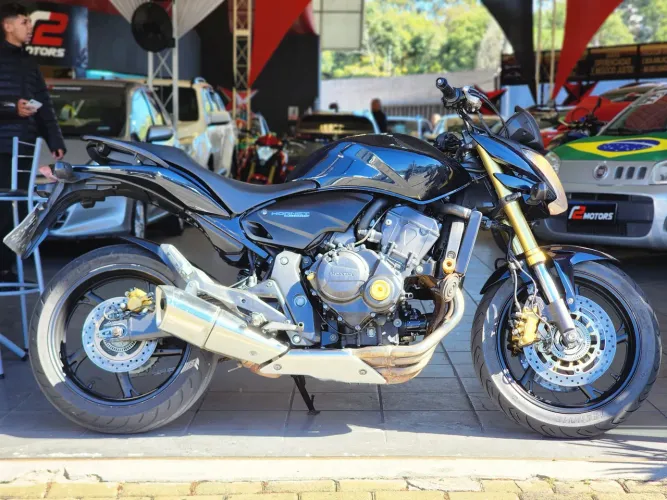 Hornet CB600F 2011 - Revisada, muito bem cuidada ! Venha conferir pessoalmente. 