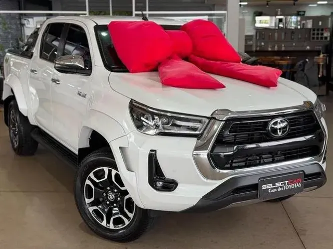 Toyota Hilux CD SRX Plus 4X4 2.8 TDI Die. Aut. 2024