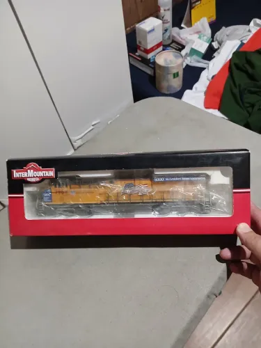 Locomotiva ho Intermountain ES44AC Union Pacific com som ESU