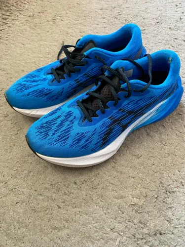 Tênis Asics Novablast 3