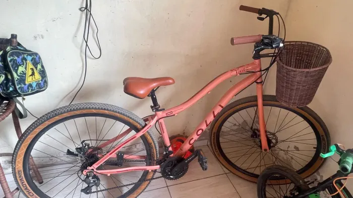 Vende se uma bicicleta 