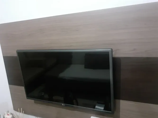 Vende-se uma smart tv ? LG pega Internet de ótima conservação