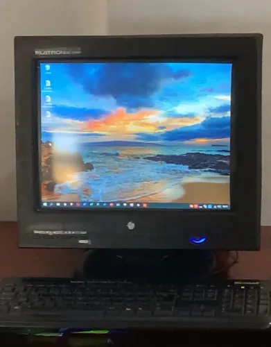 Monitor LG Flatron Ez T730SHk 17 polegadas carcaça foi pintada 