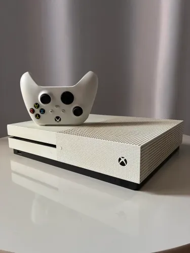 Xbox One S em ótimo estado!!!