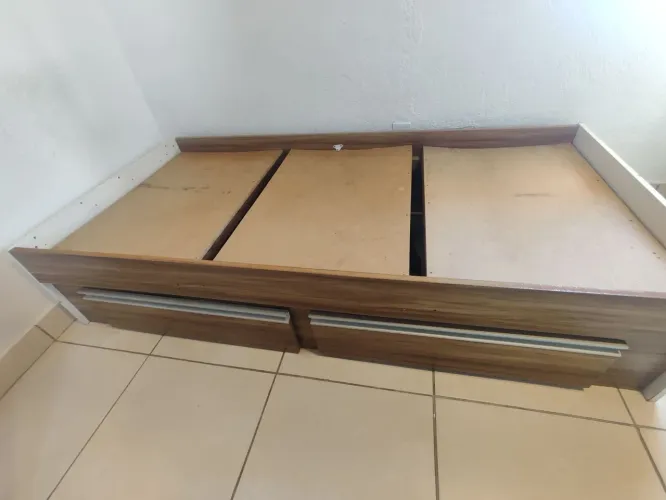 Cama de Solteiro com 2 Gavetas Grandes (Excelente Otimização de Espaço)