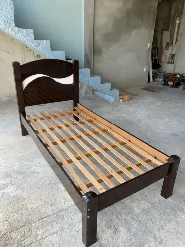 Cama de solteiro madeira em MDF