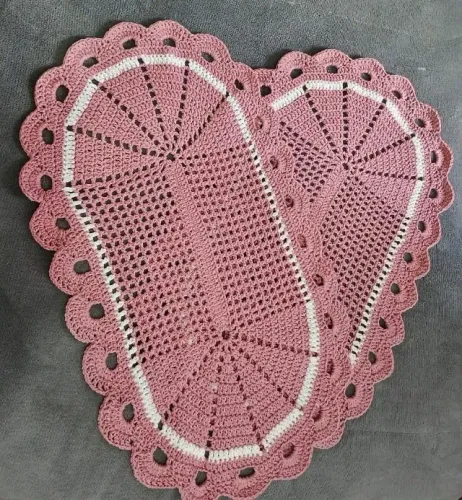 ? Kit com 2 Tapetes de Crochê Rosa Chá - 68 x 43 cm