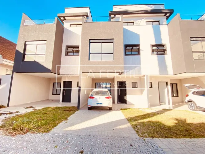Sobrado de Condomínio com 3 Quartos, 1 Suíte, 114.08M², à Venda por R$ 866.000,00 - Cajuru