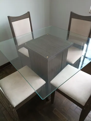 Vendo mesa de jantar USADA 4 cadeiras