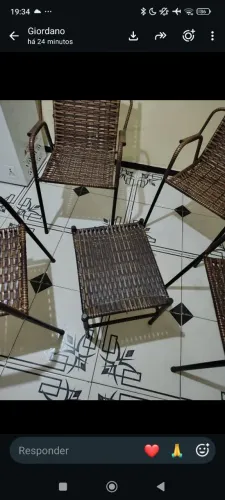 Conjunto de mesa com cadeiras