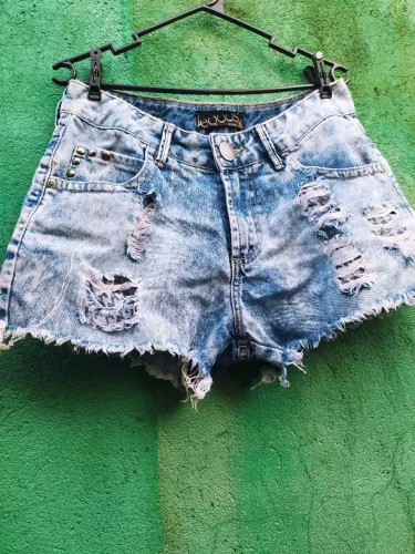Short feminino curto semi novo brechó desapego outlet Tam 34 modelo destroyed verão