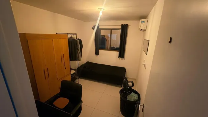 Vendo móveis de quarto, juntos ou separados: guarda-roupa, cama, escrivaninha e etc