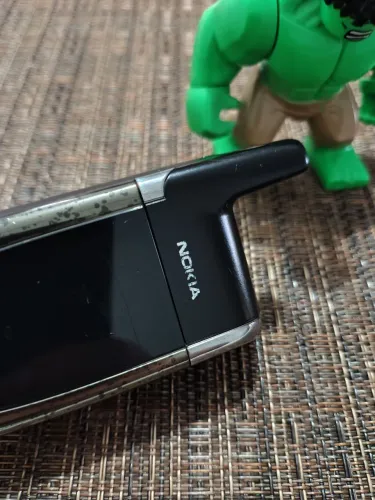 Celular modelo Flip funcionando
