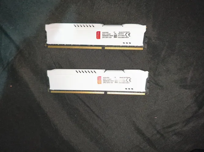 2 Pentes de memória ram ddr3 8gb hyperx8gb