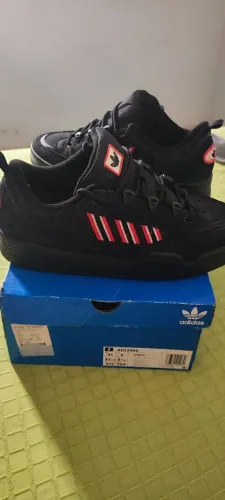 Vendo Tênis Adidas Novíssimo Usado somente uma vez
