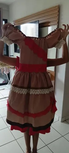 Vendo esse vestido  junino semi novo  valor 150,00 tema Maria  bonita 