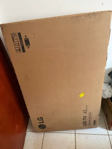 Televisão Lg 43 polegadas lacrada, valor de nota 1600 faço por 1250