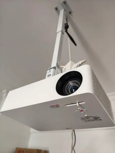 Projetor LED 4K Smart LG Cine Beam HU70L + Tela de 108" + Suporte de teto