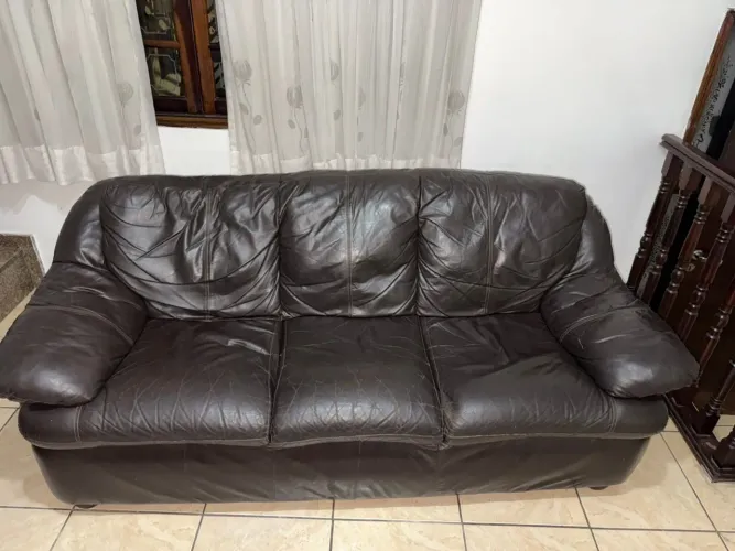 Sofá de couro 2 e 3 lugares
