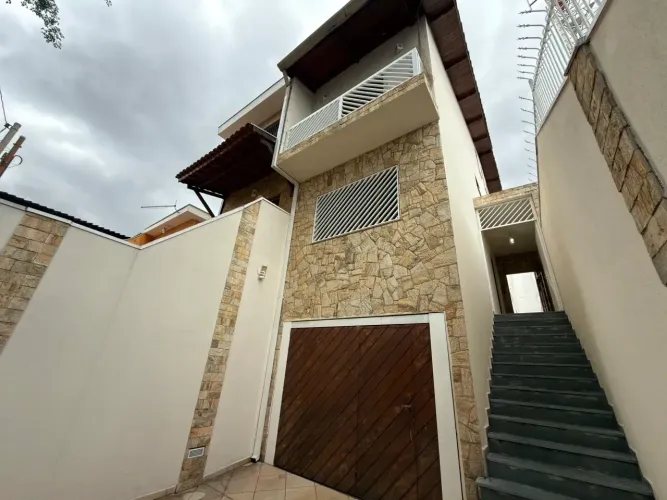 Sobrado à venda no Bairro do Jardim Santo Elias na Rua Benedito da Fonseca Rondon com 3 do