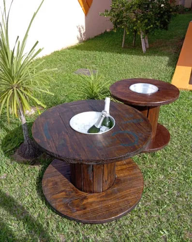 Mesa Carretel - Estilo e Conveniência!