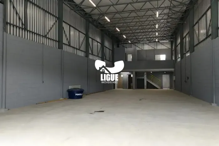 Galpão novo em localização estrategica
