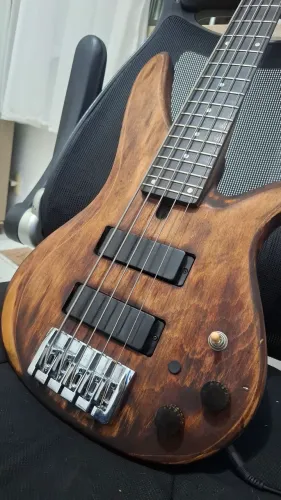 Baixo Yamaha RBX 375A Modificado
