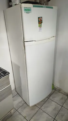 Geladeira em bom estado d e funcionamento