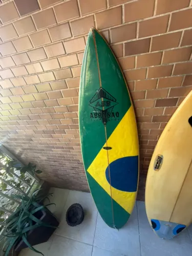 Prancha de surf usada aproximadamente 6'2"
