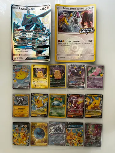 Set com 81 cartas Pokémon
