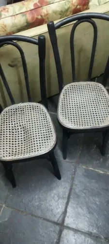 Par de Cadeiras Estilo Thonet Pretas - Assento em Palhinha