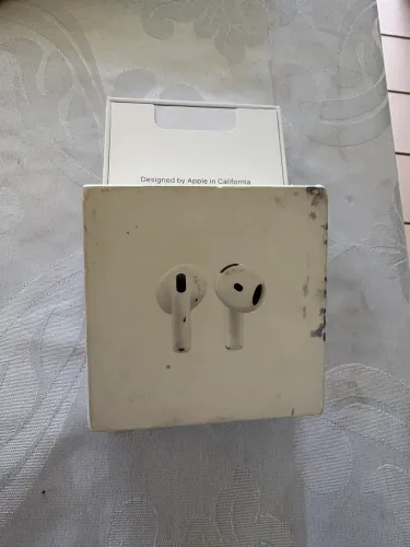AirPods 4