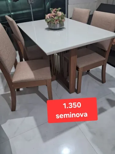 Mesa de jantar seminova