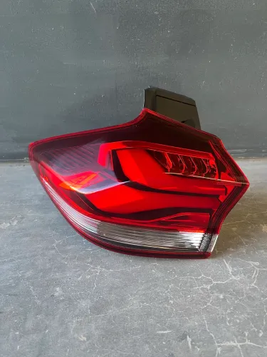 ? Lanterna Traseira Esquerda Externa Chevrolet Tracker 2021 a 2024 Original GM